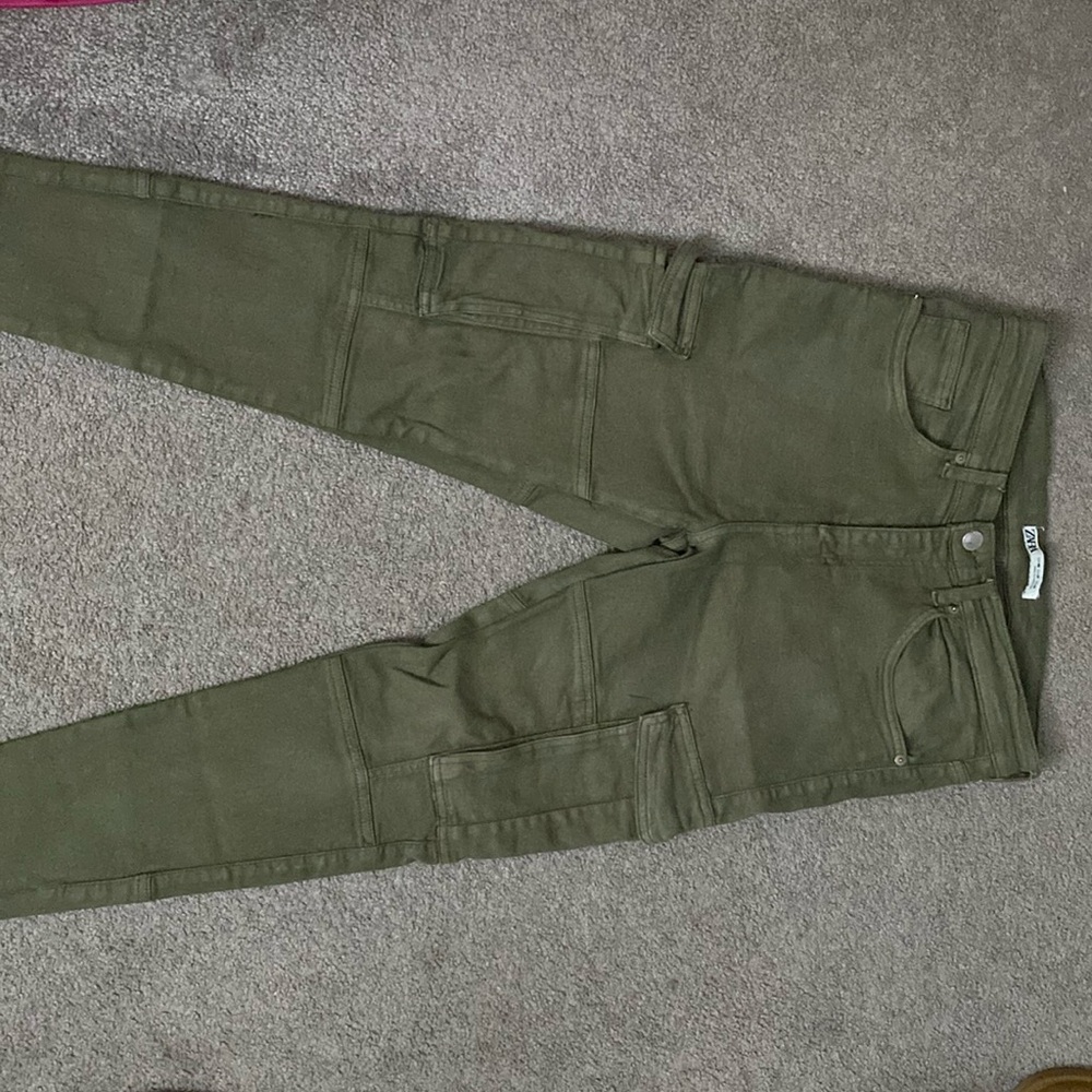 Zara men’s green cargo pants with zipper GREAT CONDITION